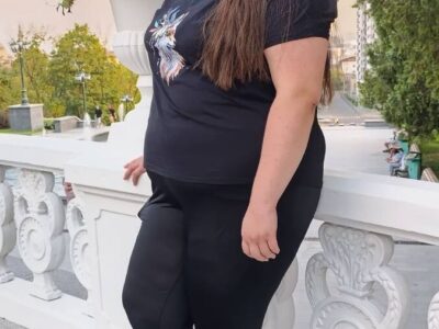 Симпатичная девушка ищет интересного мужчину