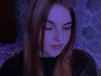 Люблю уют разговоры по душам и немного страсти.