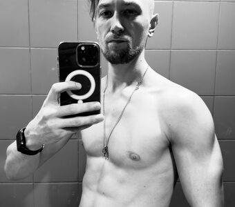 Ухожений, молодой человек с хорошим членом за мат.помощь