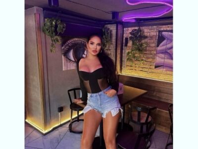 Люблю флирт и интригующие разговоры. Ищу того, кто умеет соблазнять словами