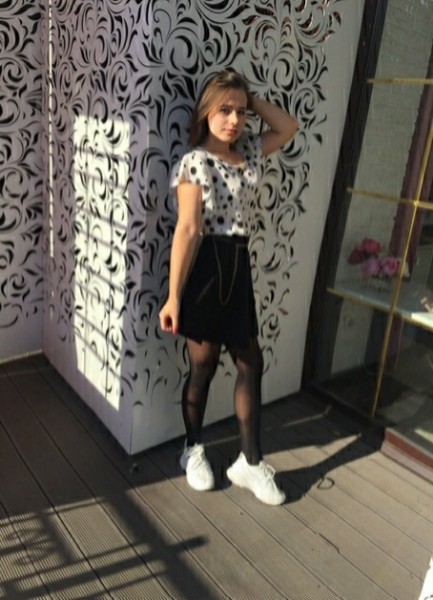 Красивая, приятная брюнетка. Жду твоего сообщения