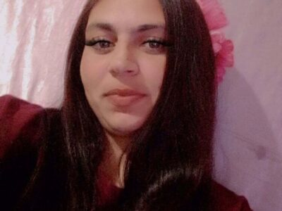 Юная плутовка поделится своими секретиками.