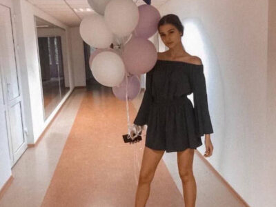 Худенькая и миниатюрная девочка