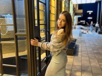 Очаровательная стройная ищет девственника