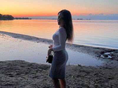 Очаровательная стройная ищет девственника